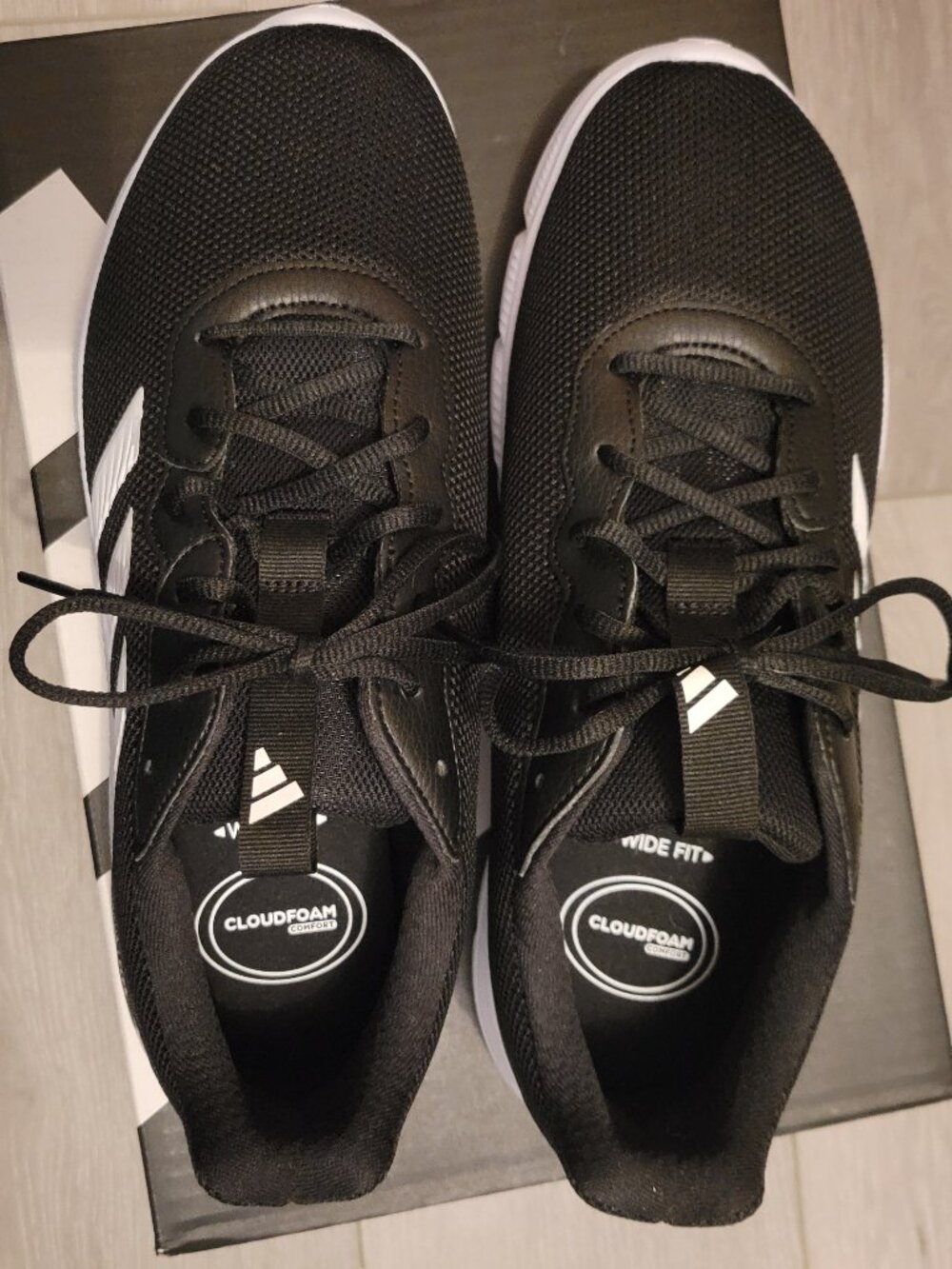 Men's 10.5 WIDE Adidas Cloudfoam Flex Laces Tennis Shoes